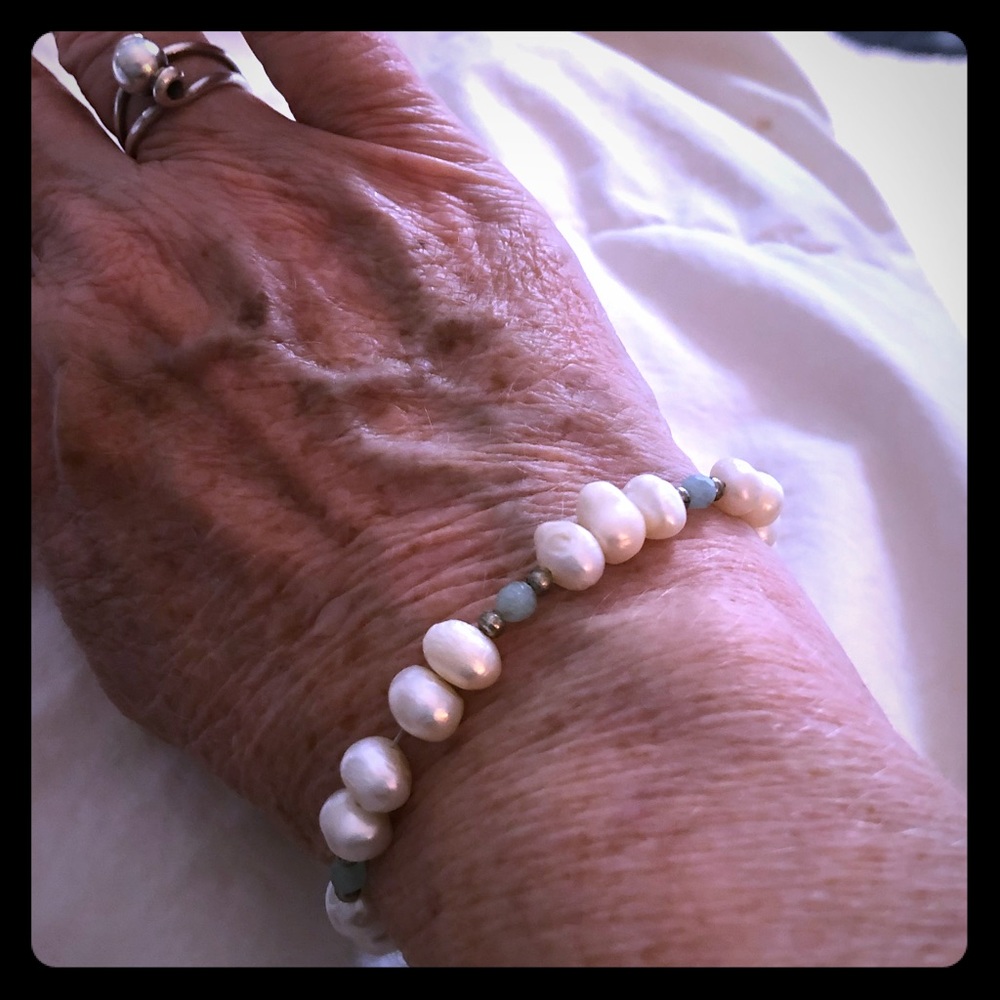 Handmade freshwater pearl and amazonite bracelet